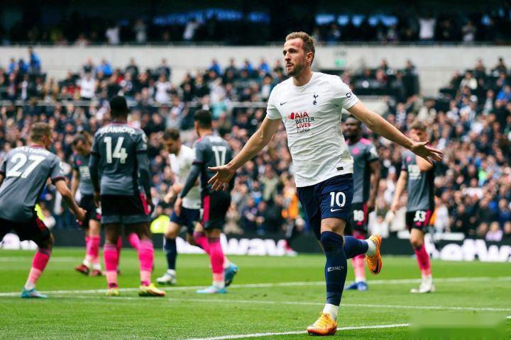 某某表现尤 某某表现尤